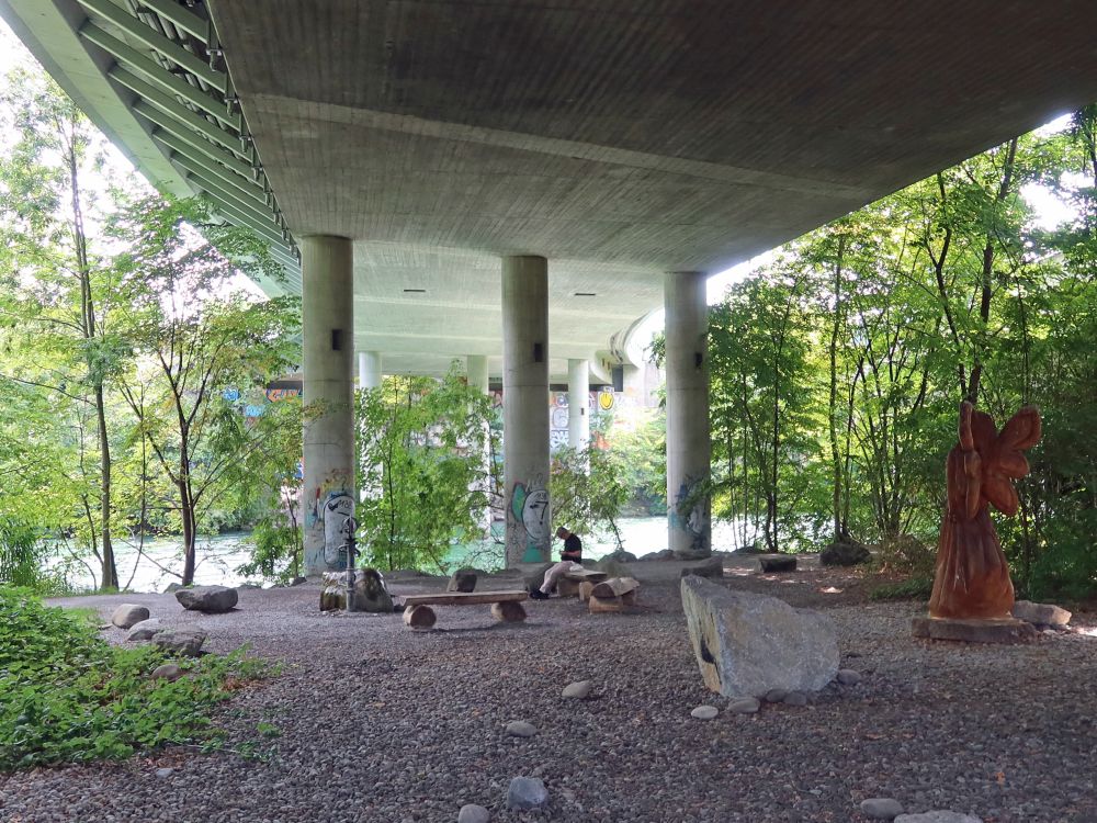 Picknick-Platz unter der Autobahn A2