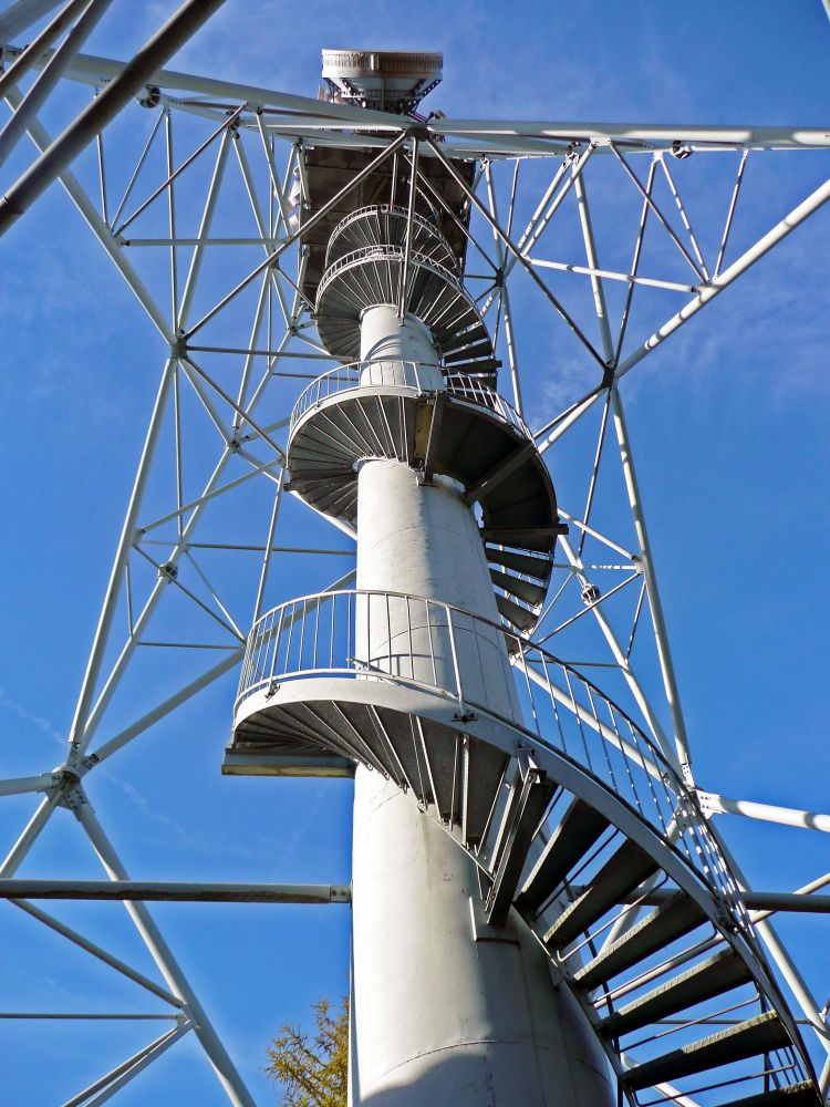 Aufgang am Antennenturm