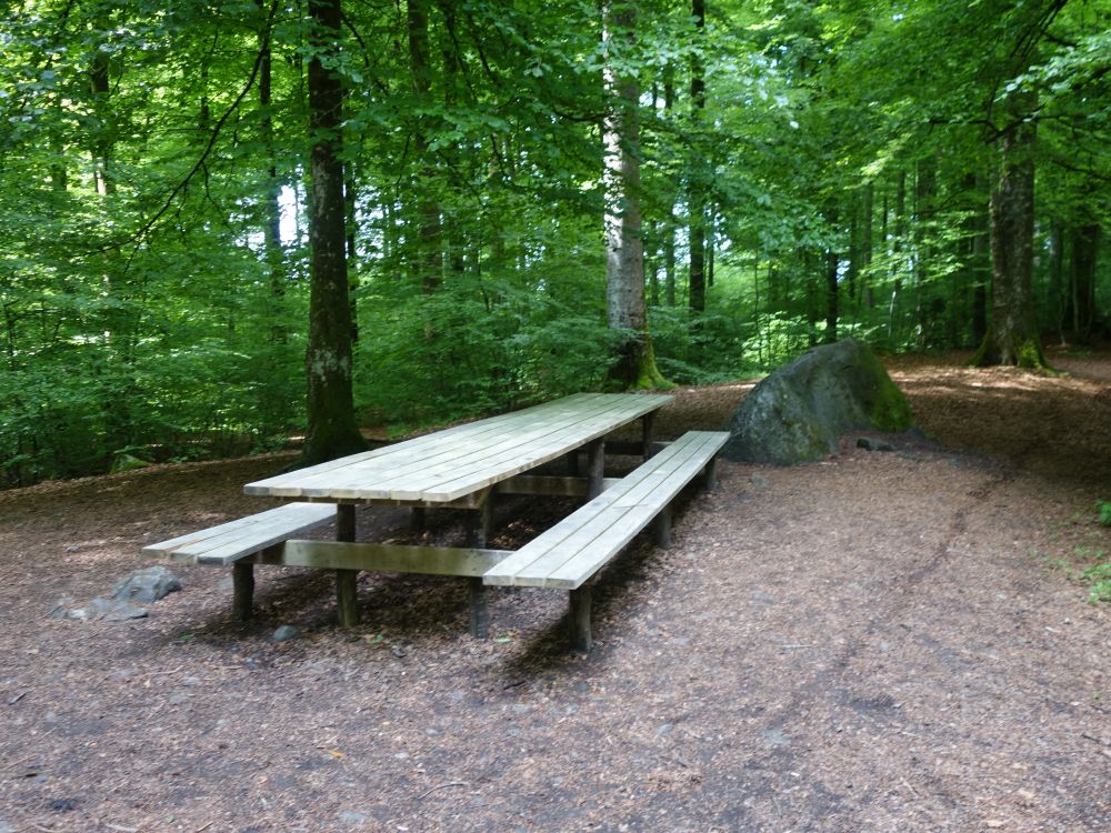 Tisch mit Sitzbank