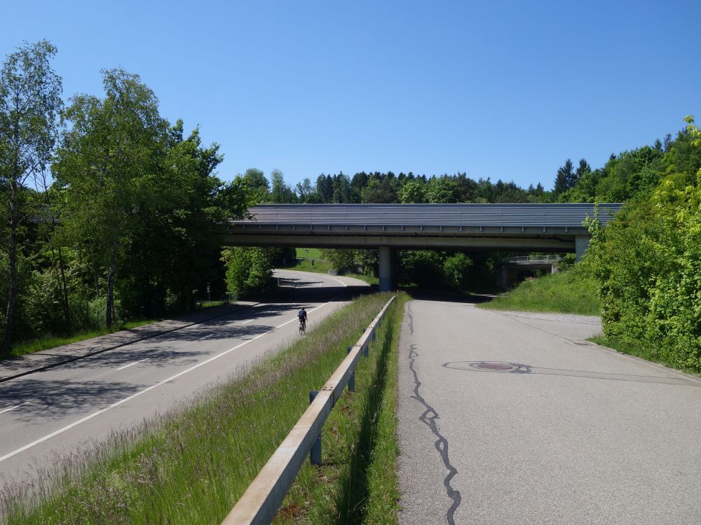 Alte Poststrasse und Autobahnbrücke
