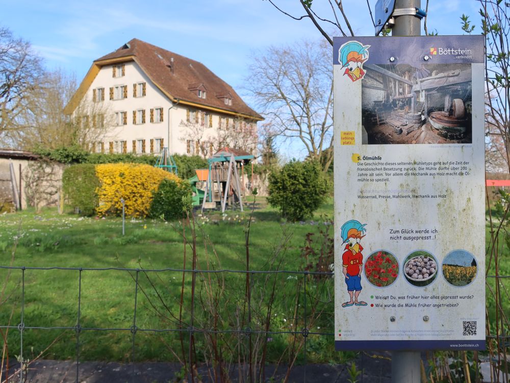 Schloss Böttstein mit Infotafel