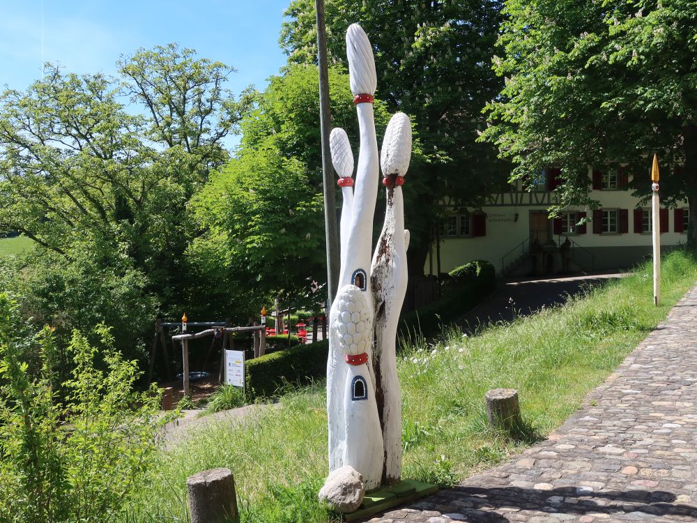 Skulpturen bei Schloss Mörsburg