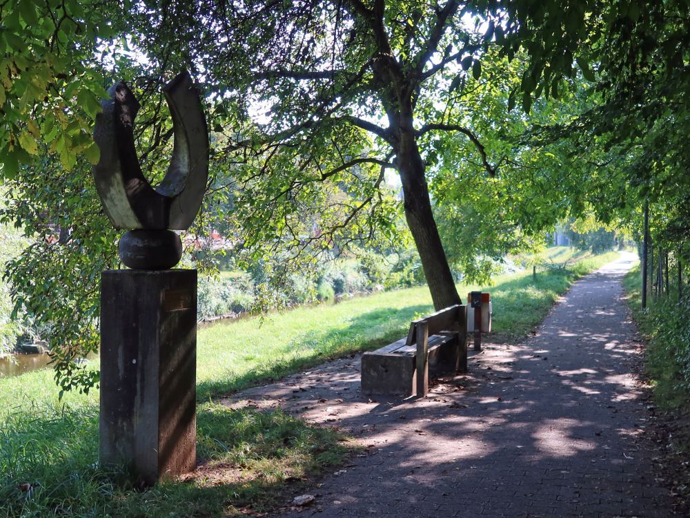 Statue Basis und Sitzbank