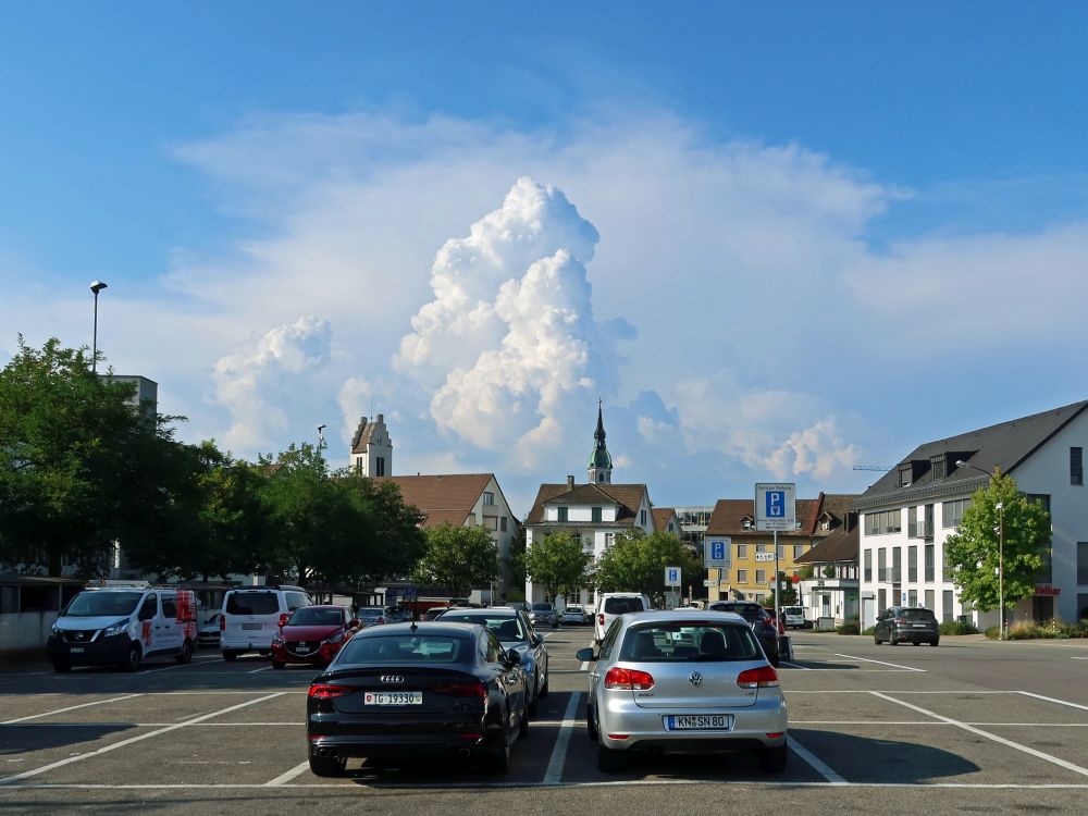 Gewitterwolke überm Marktplatz