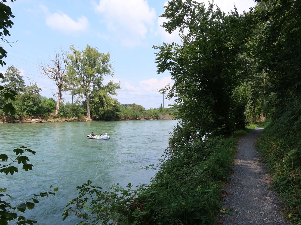 Schlauchboot auf der Reuss