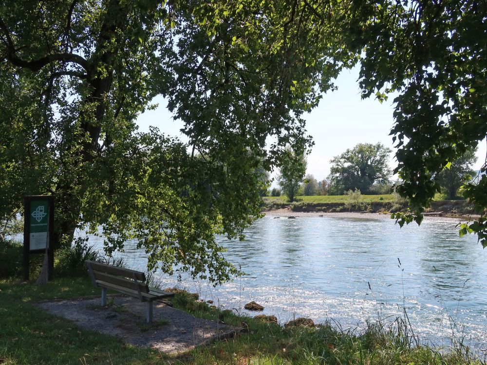 Sitzbank am Reussufer