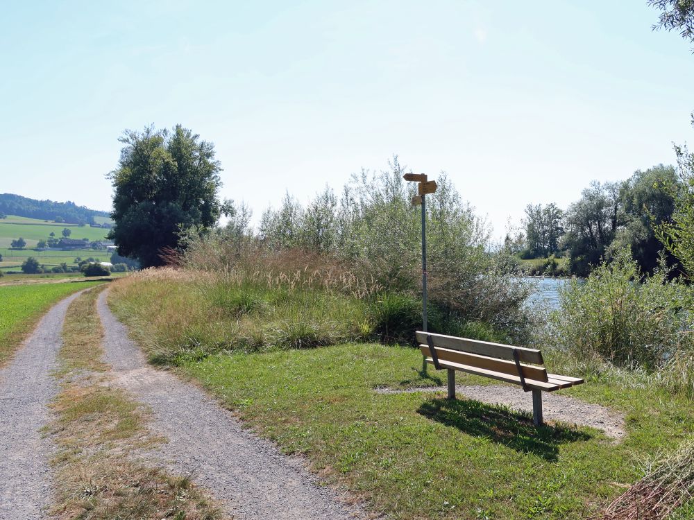 Sitzbank an der Reuss