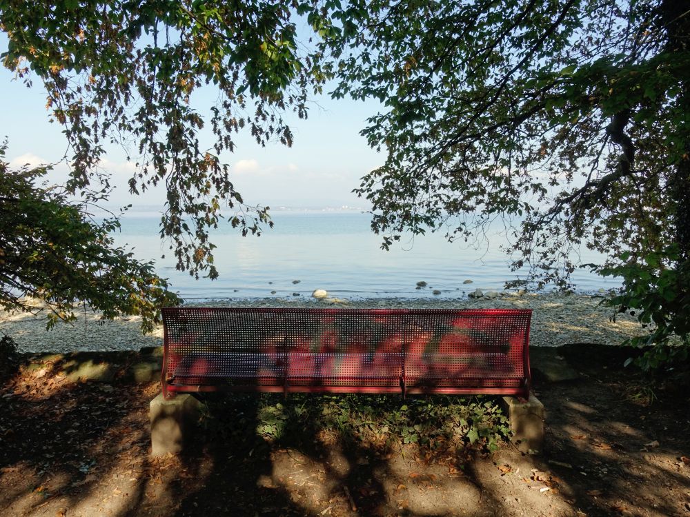 Sitzbank am Seeufer