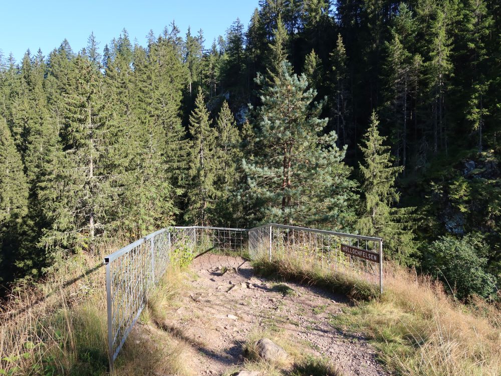 Geländer überm Höllochfelsen