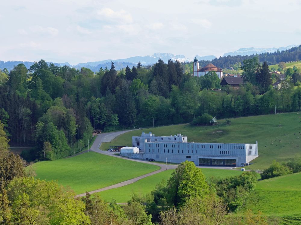 Ausbildungszentrum und Kirche Bernhardszell