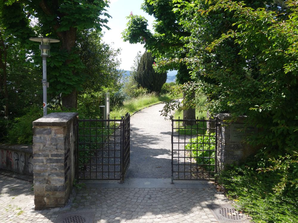 Eingang Friedhof