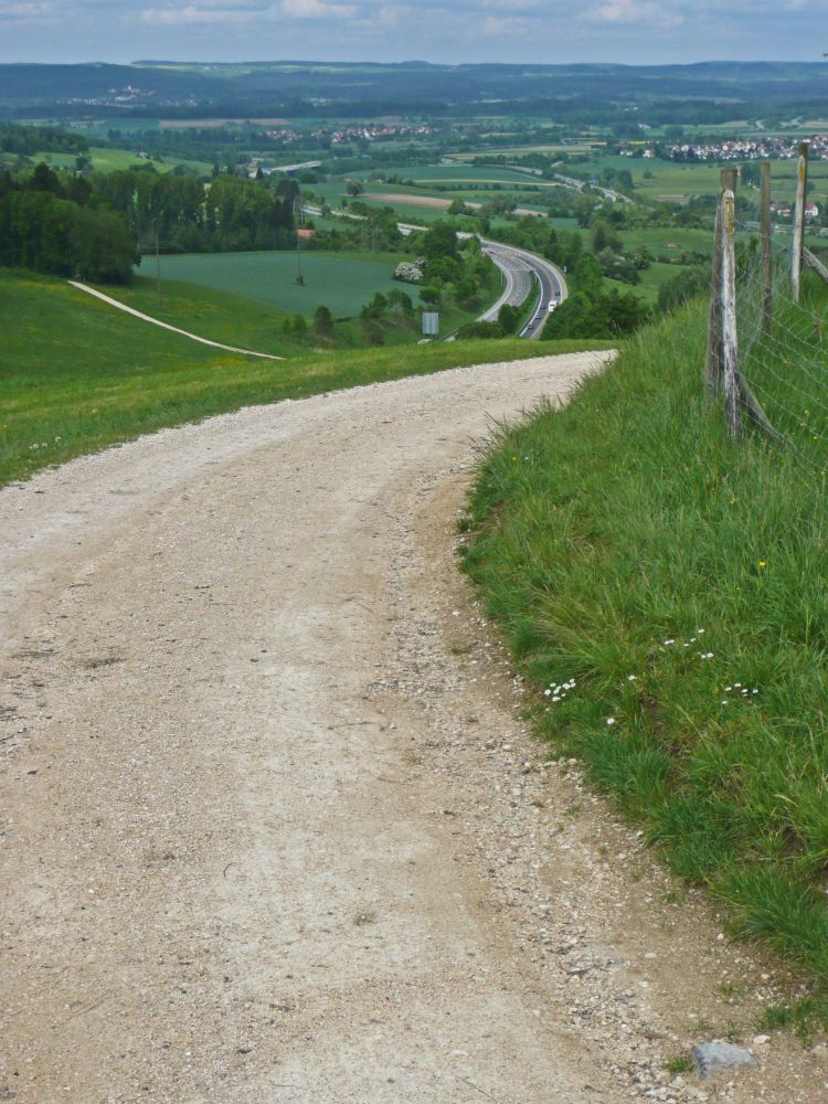 Landwirtschaftsweg und Autobahn