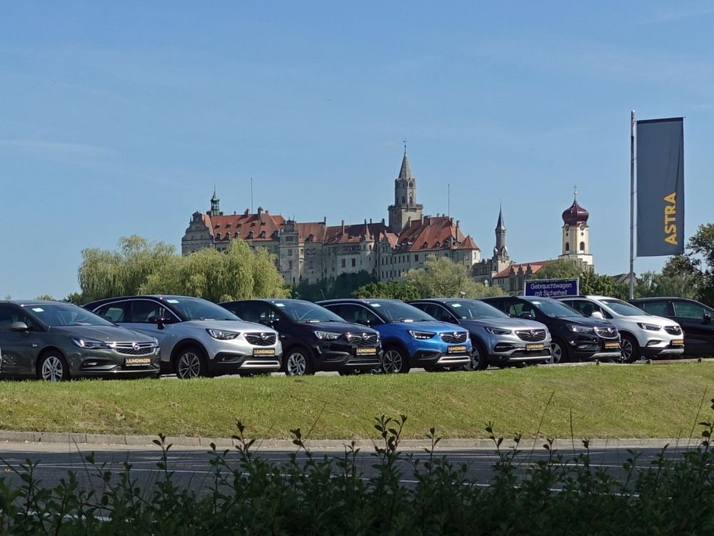 Opel und Schloss Sigmaringen