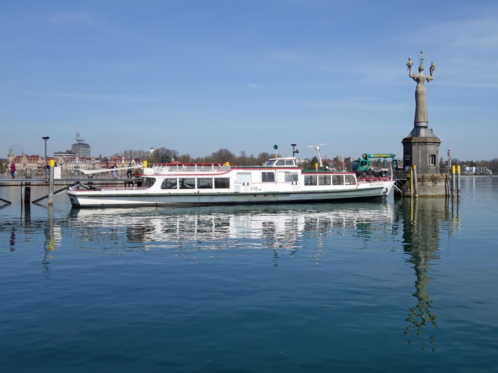 Passagierschif im Konstanzer Hafen