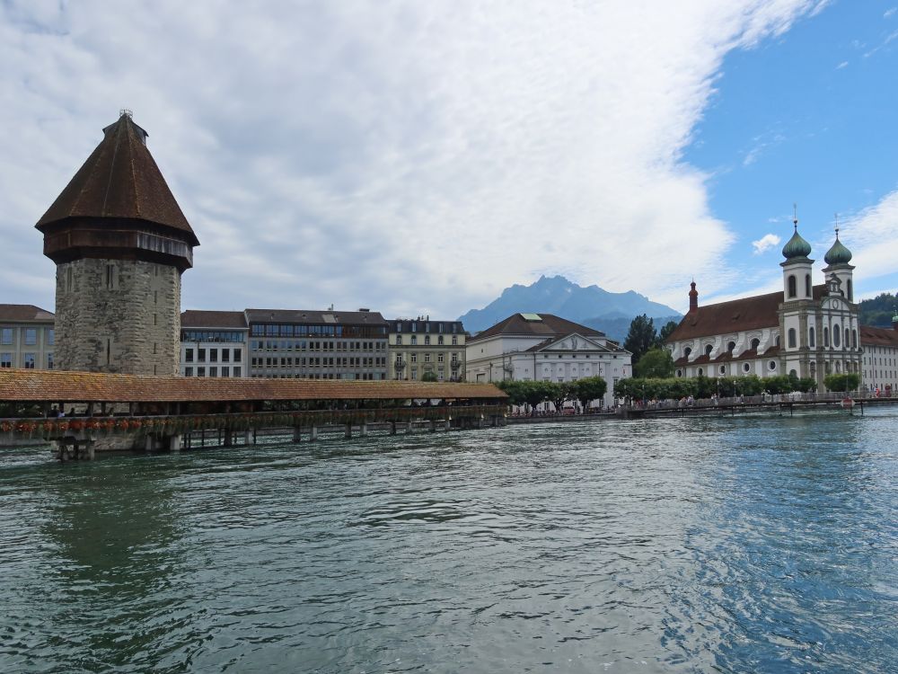 Kapellbrücke  und Jesuitenkirche
