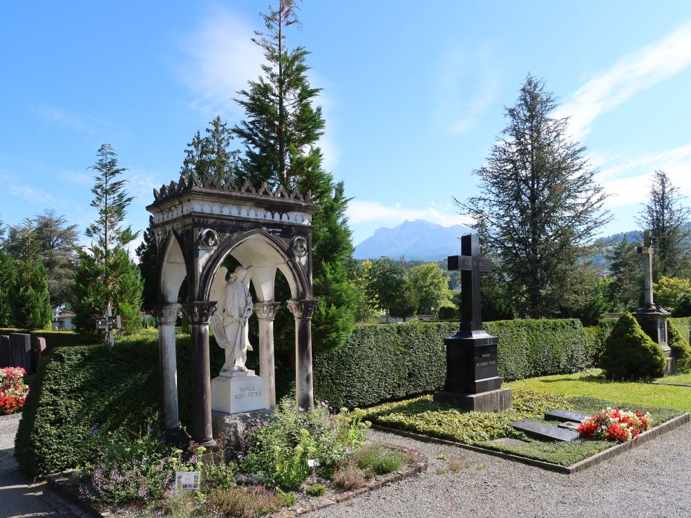 Friedhof Friedental mit Pilatus