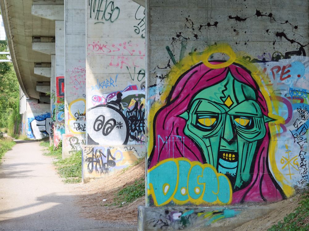 Grafitti unter der Brücke