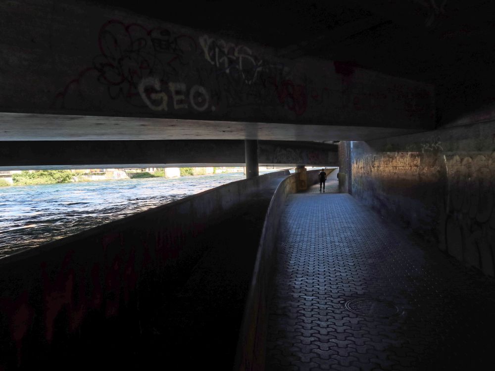 unter der Reussbrücke A2