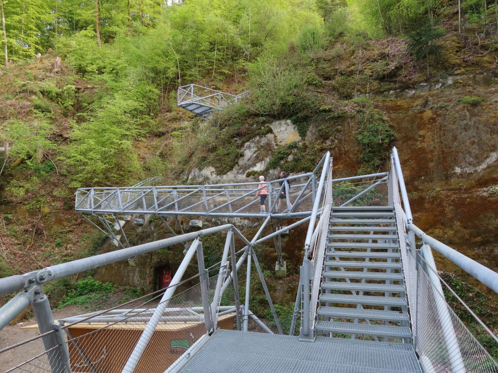 Eisensteg und Plattform