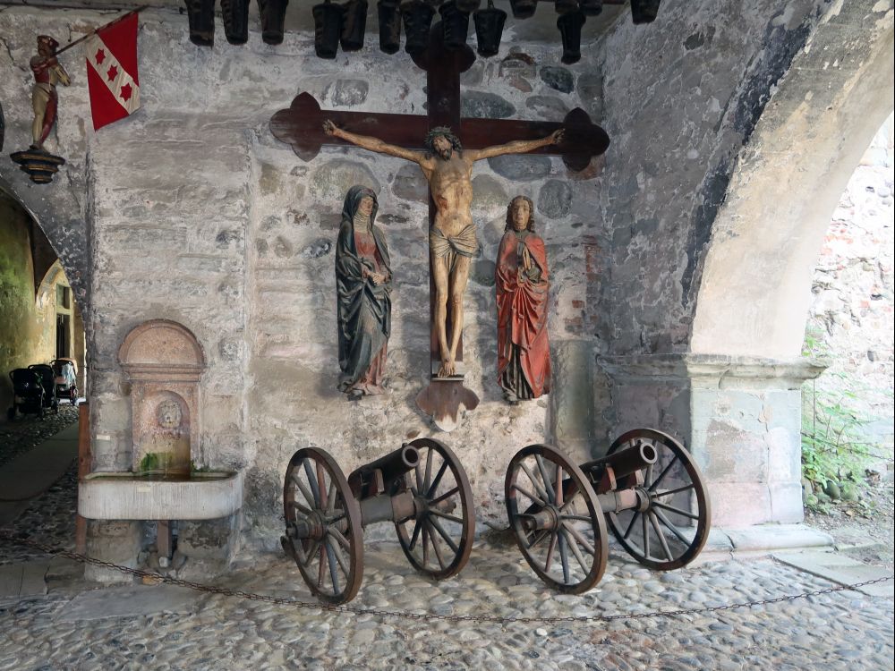 Kanonen und Kruzifix in der Meersburg