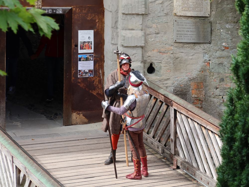 Ritter am Eingang zur Meesburg