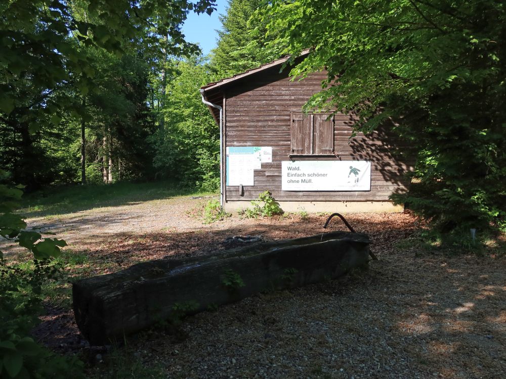 Hütte mit Brunnen