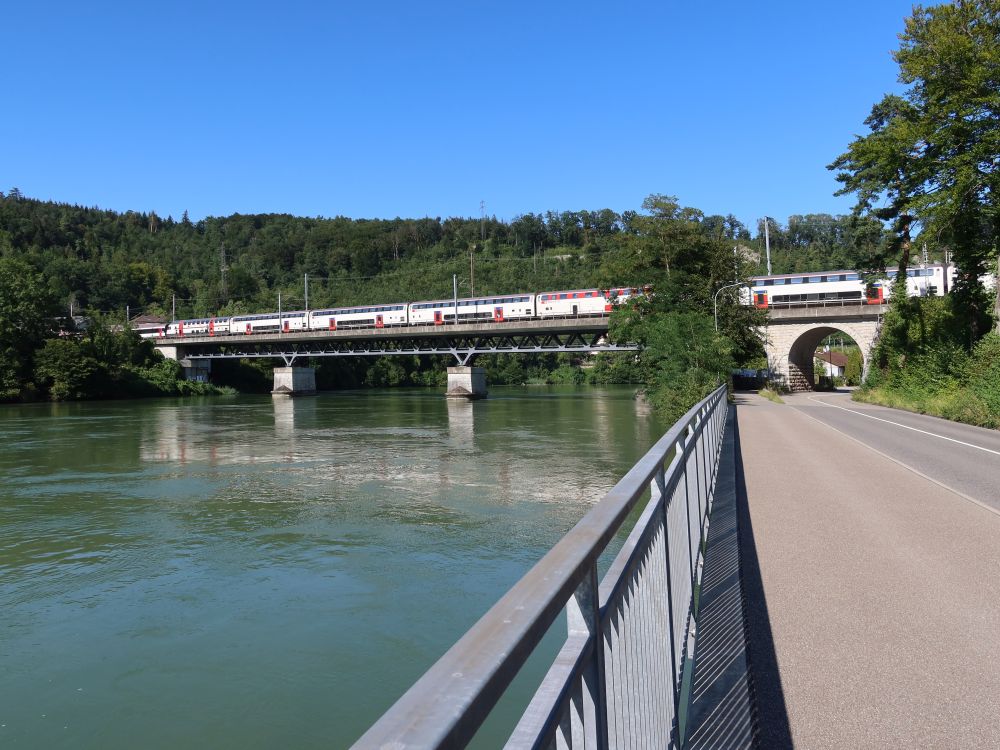 Eisenbahn über der Aare