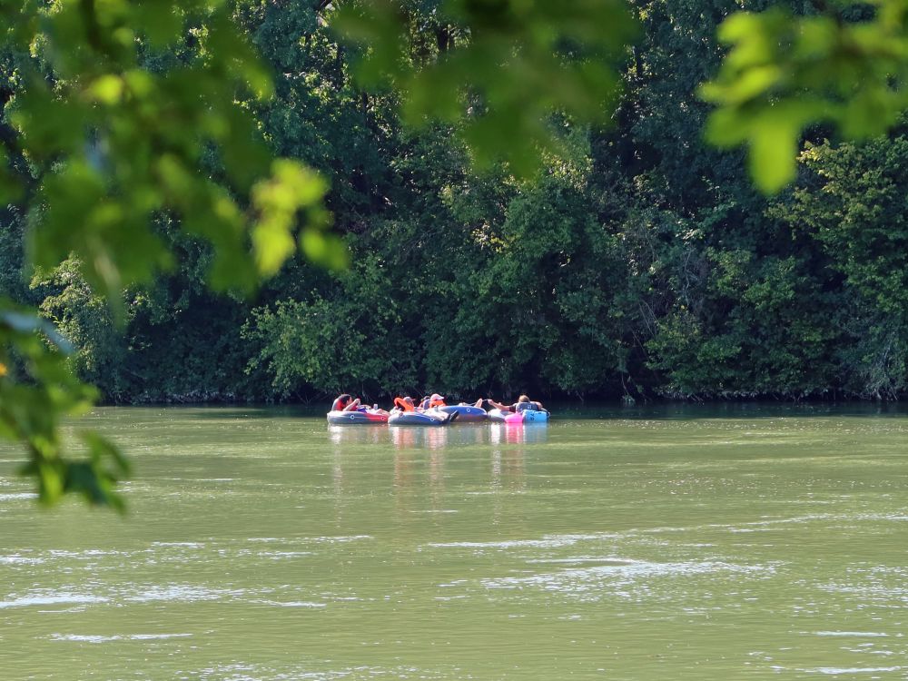 Schlauchboot auf der Aare