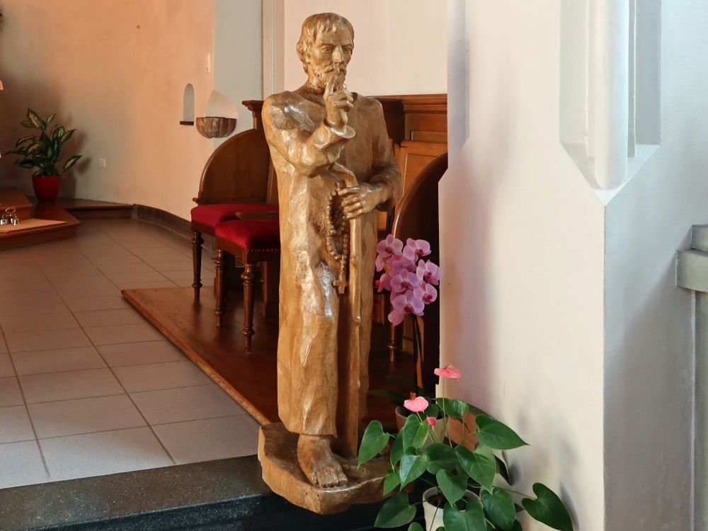 Holzskulptur eines Heiligen