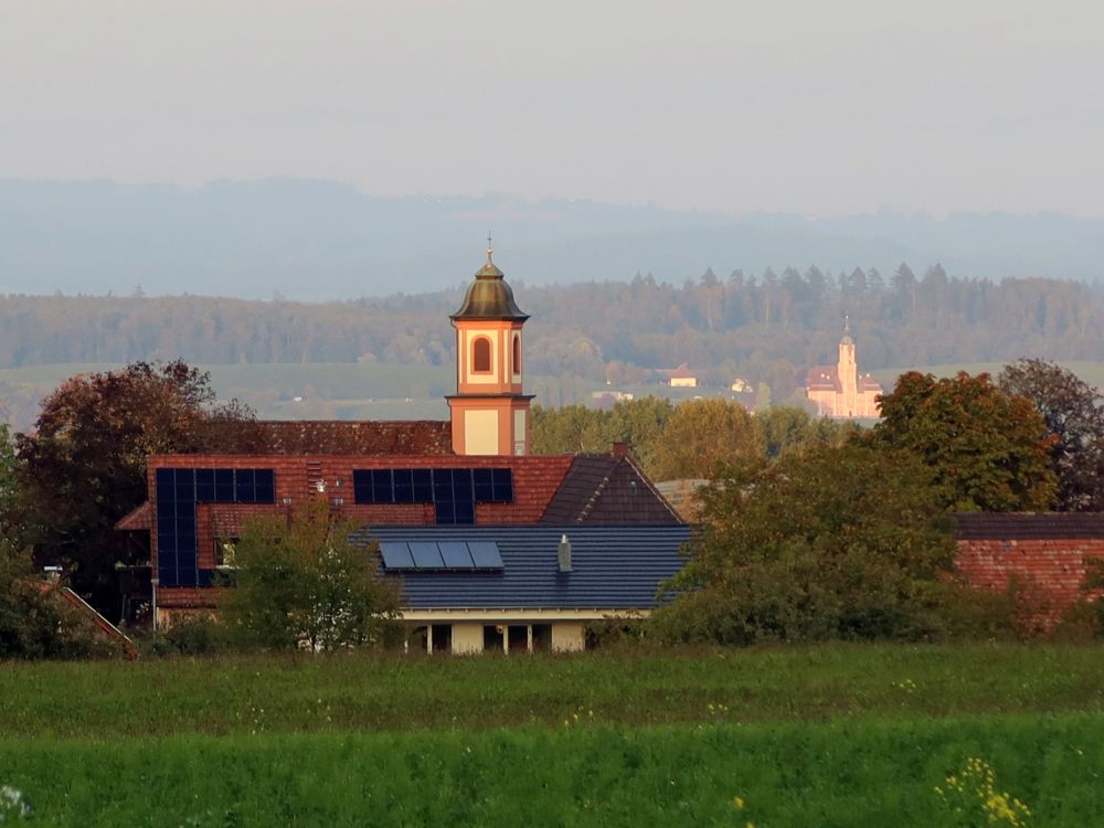 Kirche Oberdorf und Birnau im Hintergrund