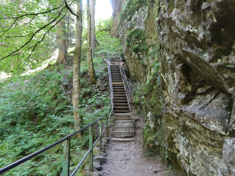 Treppe an der Felswand