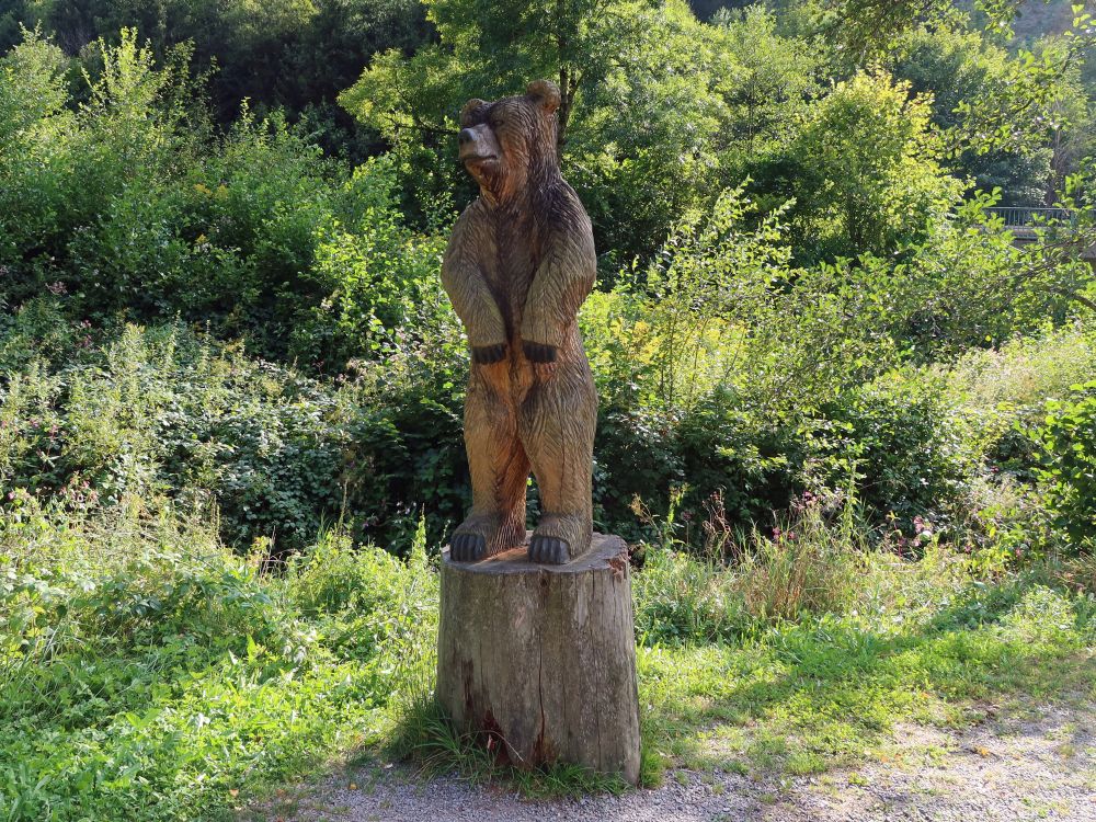 geschnitzter Bär