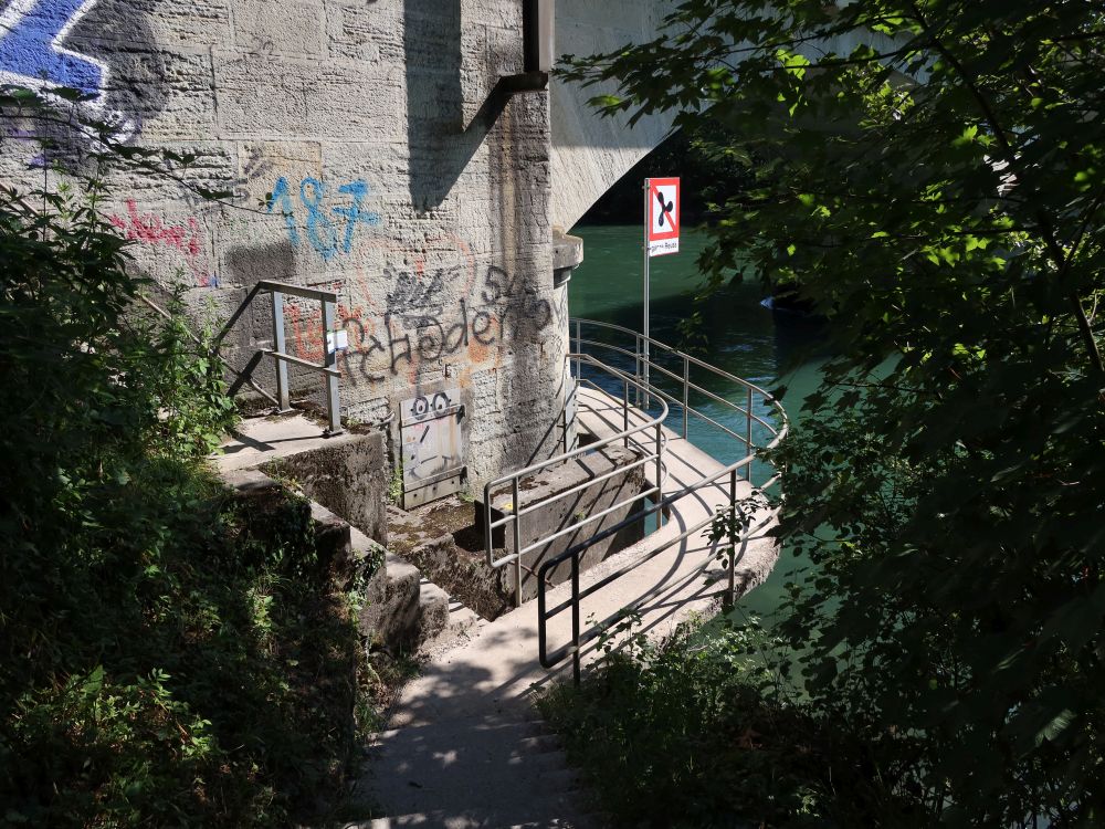 Steg an der Reussbrücke