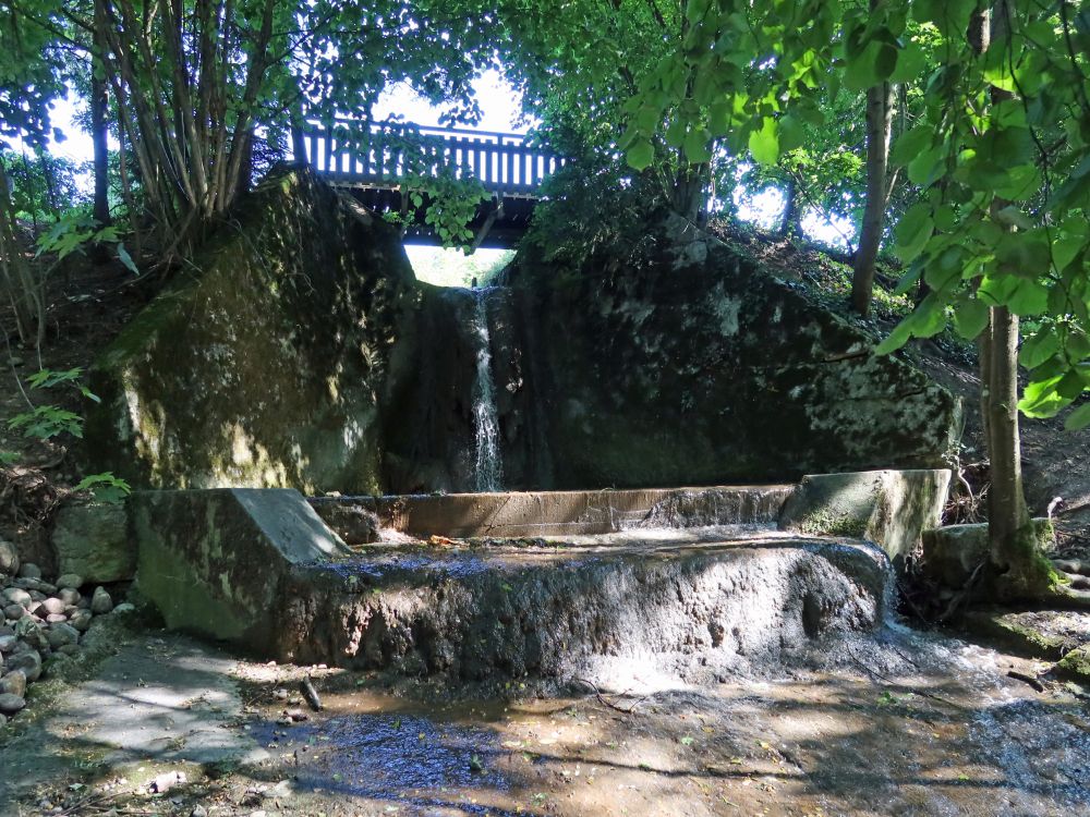 kleiner Wasserfall am Hölibach