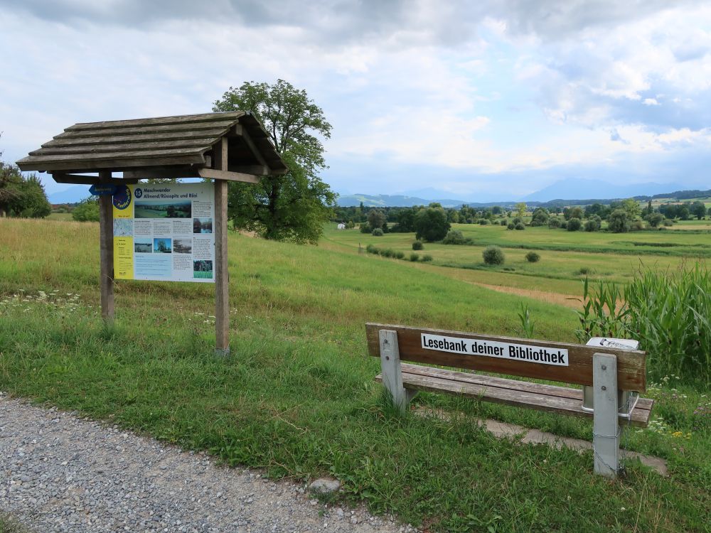Infotafel und Lesebank
