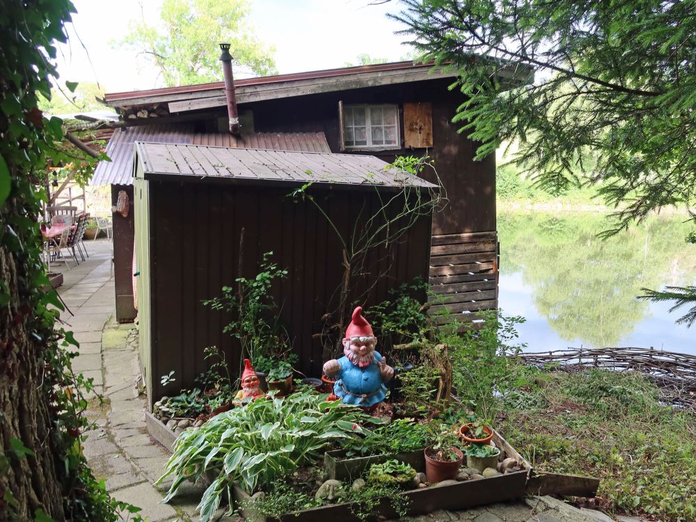 Hütte am Teich bei Schlänggen