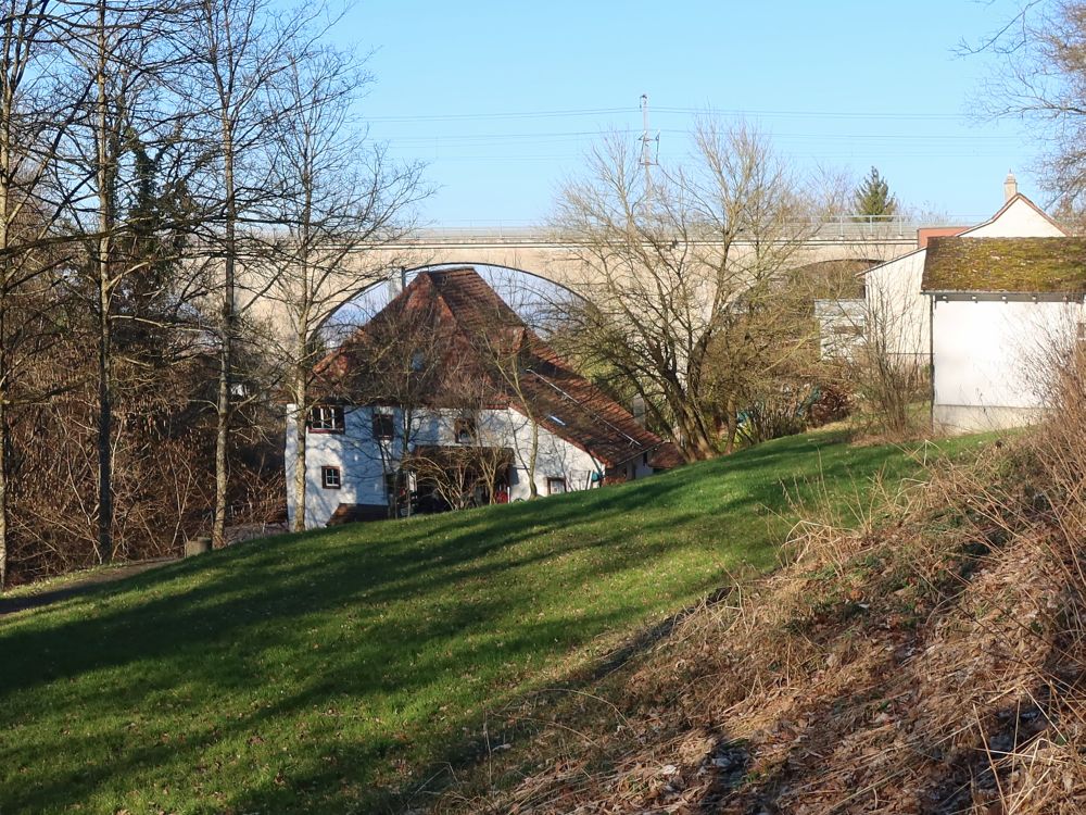 Alte Mühle unterm Brückenbogen