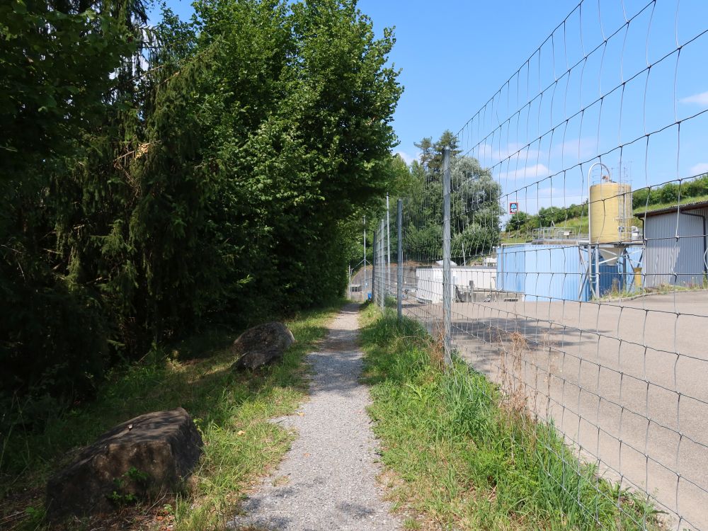Pfad an der Kläranlage