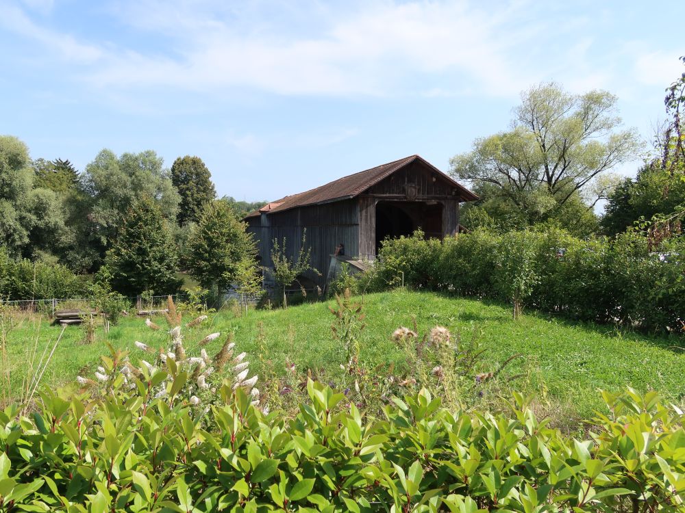 Gedeckte Holzbrücke