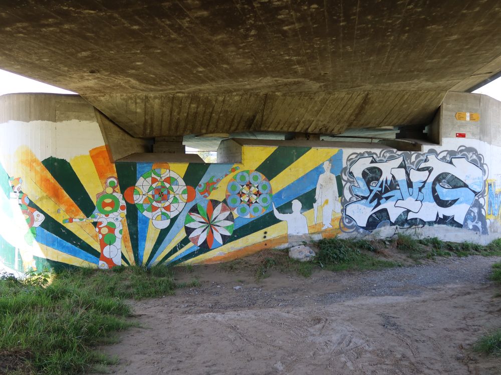 Grafitti am Brückenpfeiler