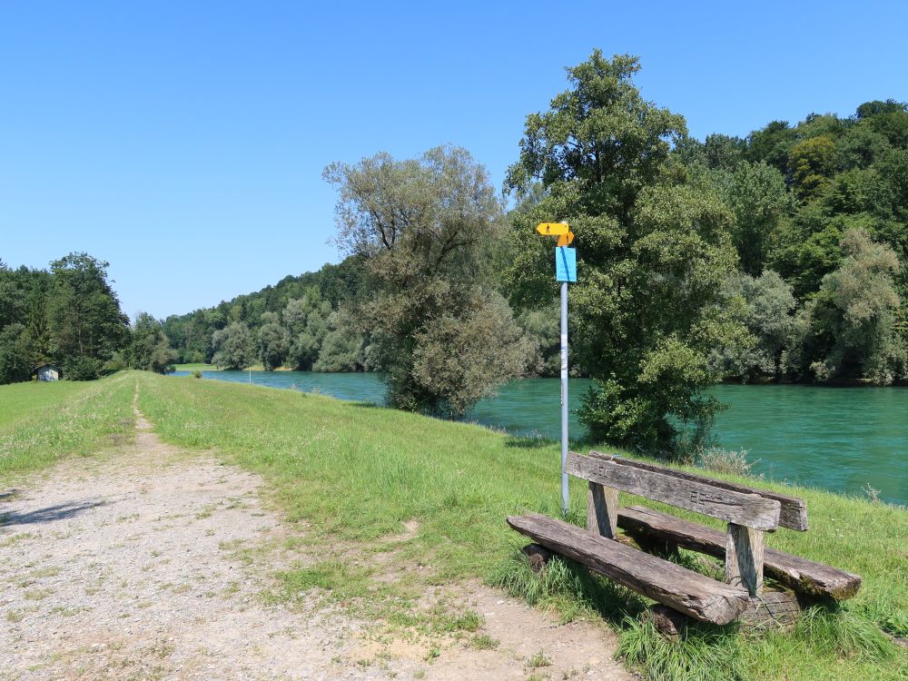 Sitzbank auf dem Reussdamm