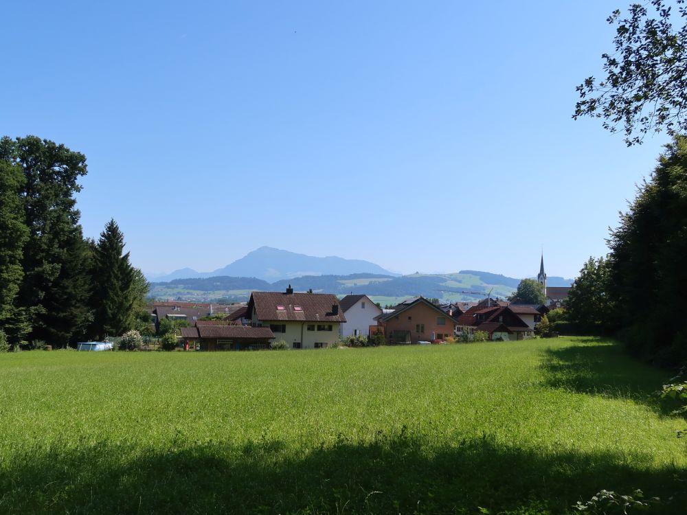 Oberrüti und Rigi im Dunst