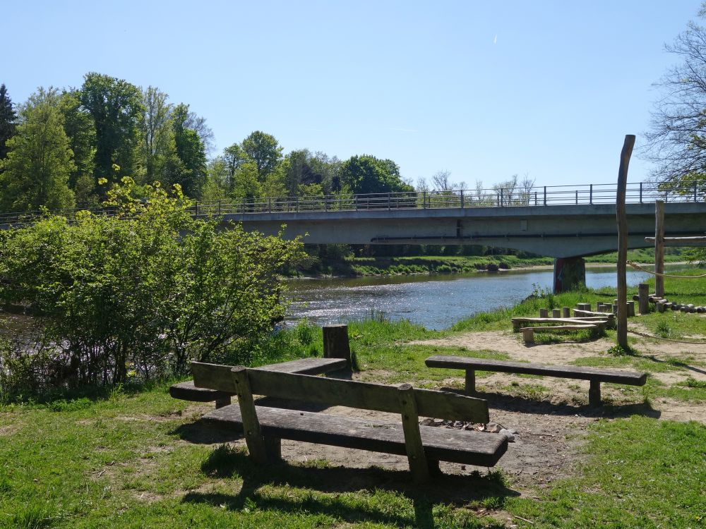 Feuerstelle und Thurbrücke