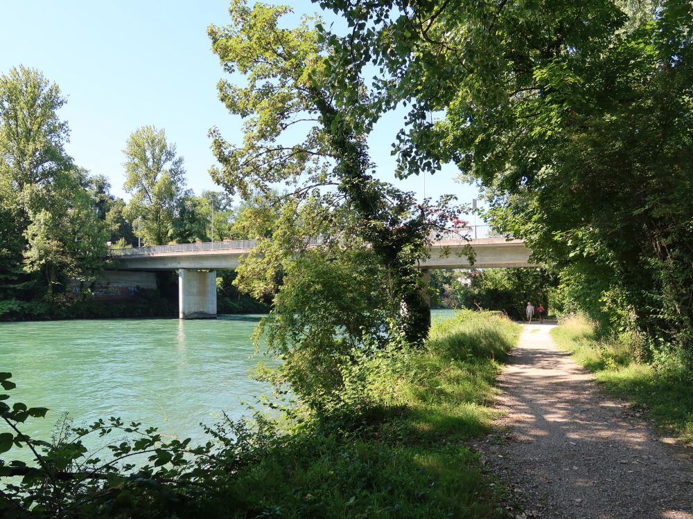 Uferweg zur Brücke Austrasse