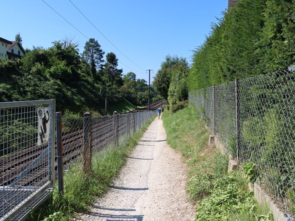 Wanderweg entlang der Bahnlinie