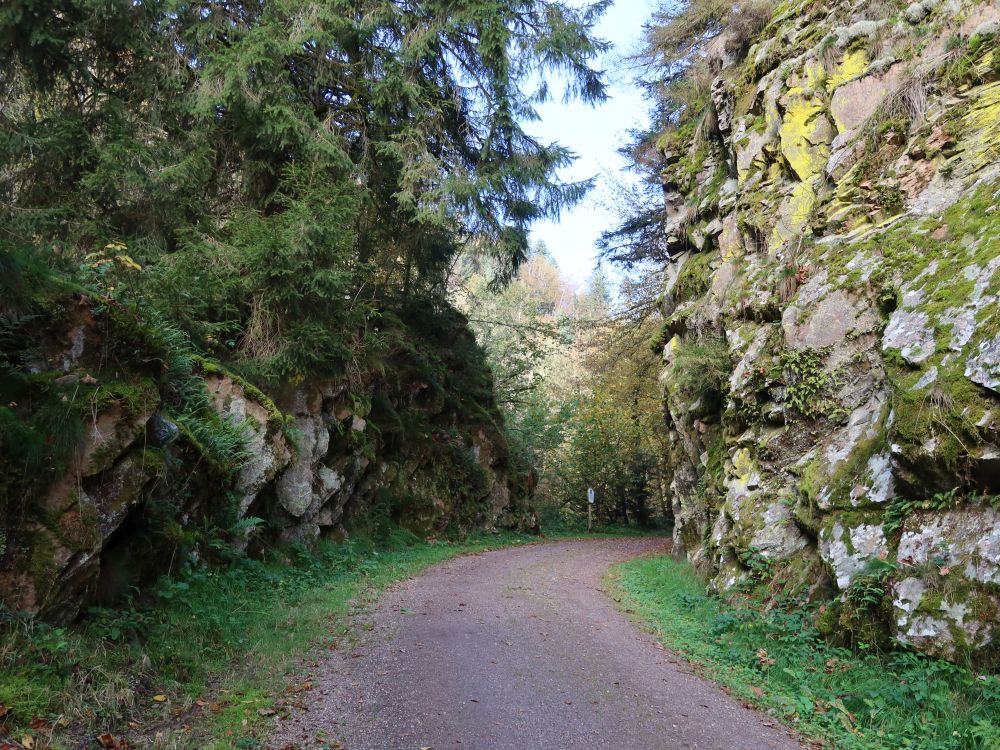 Murgtalpfad zwischen Felsen