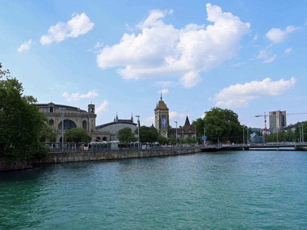 Bahnhof und Landesmuseum an der Limmat