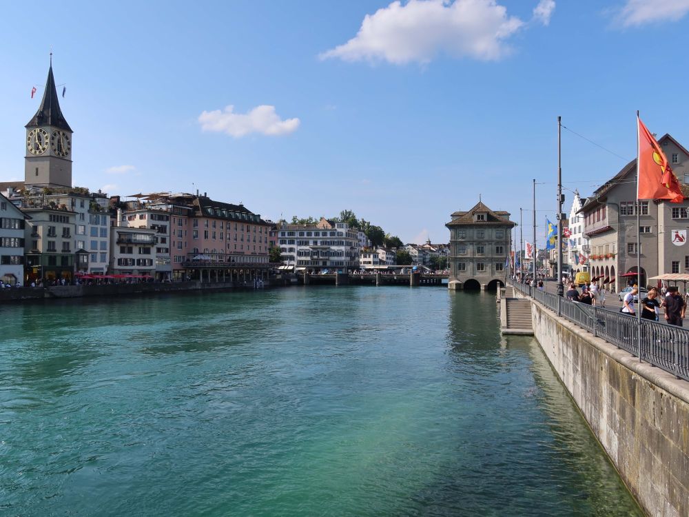 St. Peter und Rathaus an der Limmat