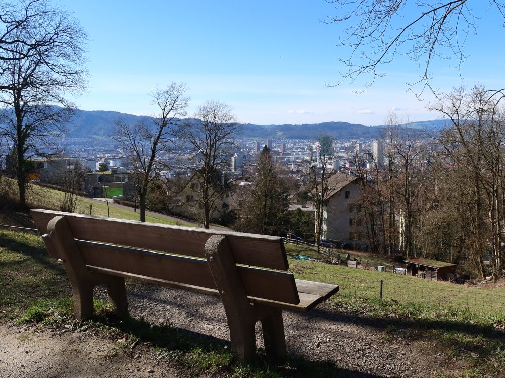 Sitzbank mit Blick über Zürich